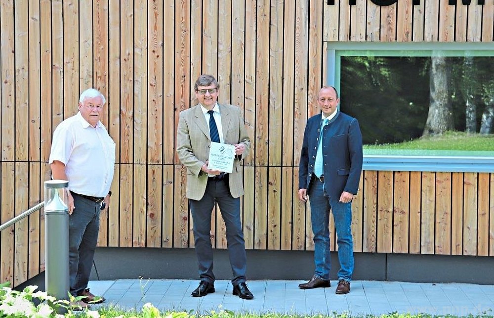 Auszeichnung Dorferneuerung und Baukultur 2021 für Hofmark-Halle Otterskirchen 