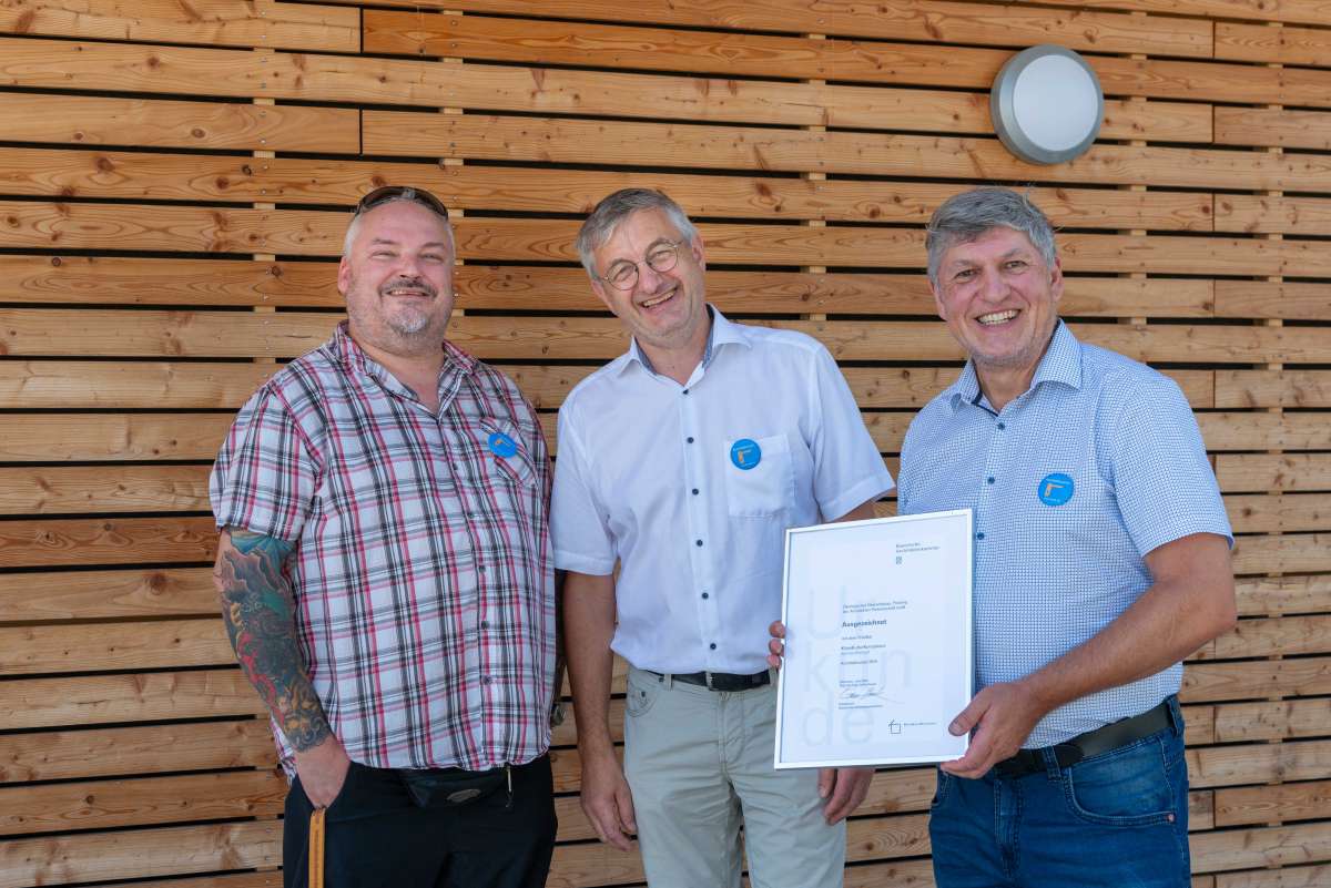 Auszeichnung Bay. Architektenkammer “Prädikat KlimaKulturKompetenz Barrierefreiheit” Ökologischer Gewerbebau Caritas Pocking