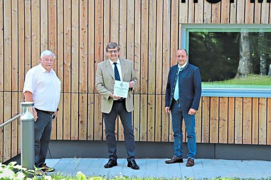 Auszeichnung Dorferneuerung und Baukultur 2021 für Hofmark-Halle Otterskirchen 