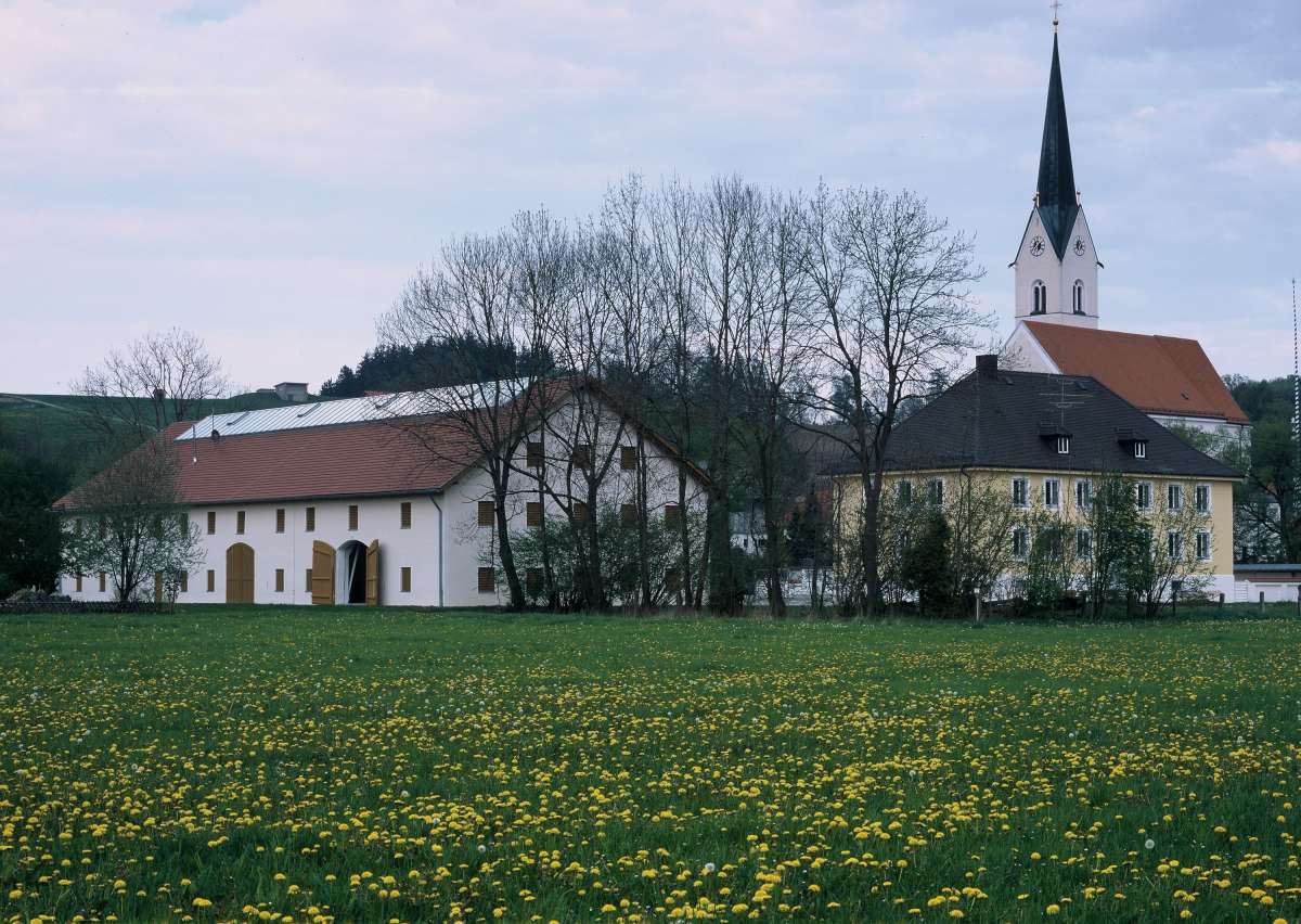 Sanierung und Umbau Pfarrzentrum Schwindkirchen (1)